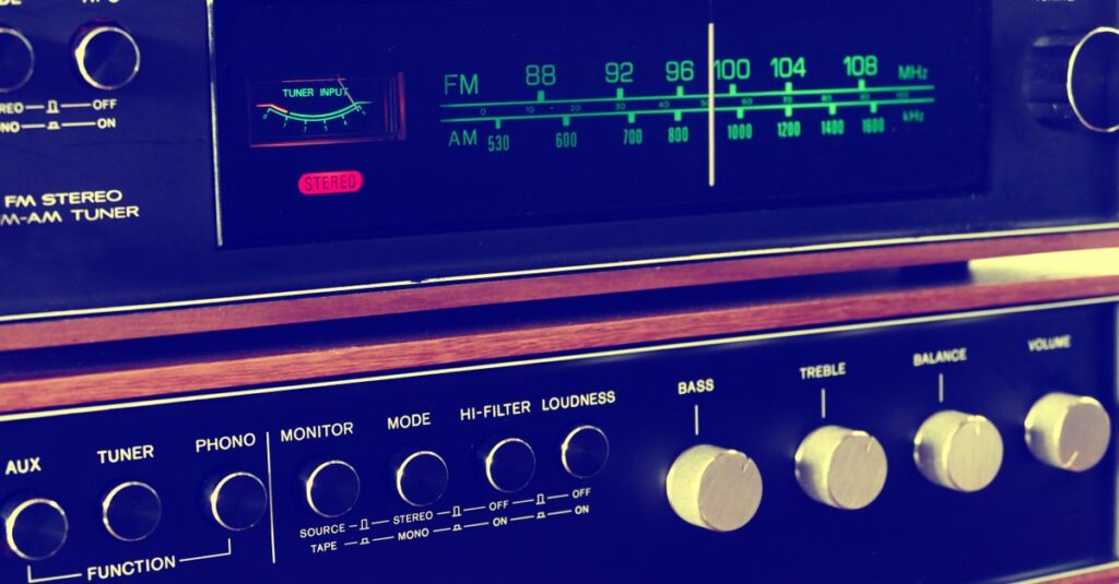 安価なチューナーに起因するトラブルの例。音程のズレや壊れやすさなどを図解。