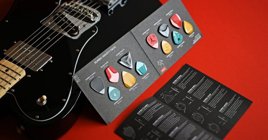 スタイリッシュなデザインのチューナーを手にするギタリスト。機能より見た目を重視して失敗する例。