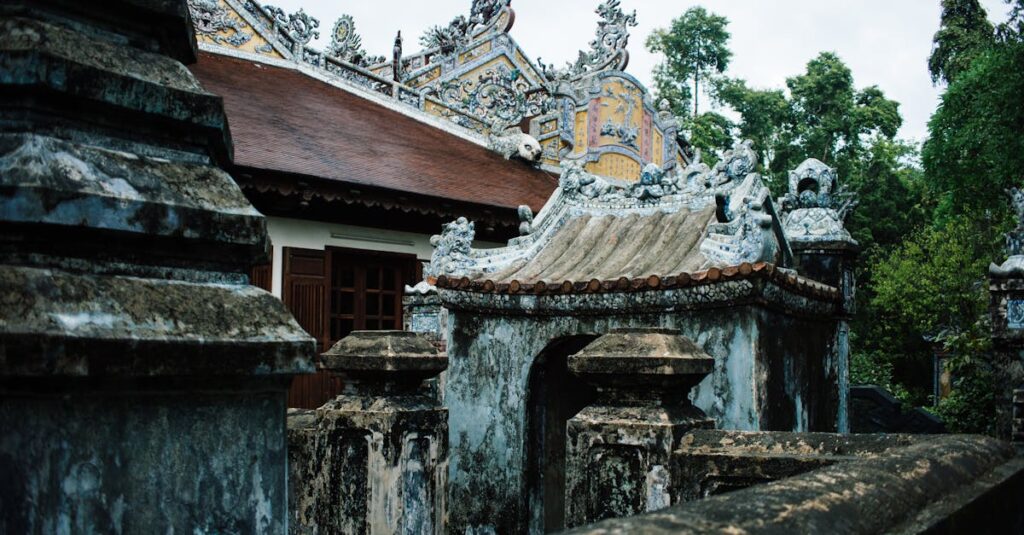 BOSS TU-3ペダル型チューナー。エフェクターボードに組み込まれた様子が確認できる。