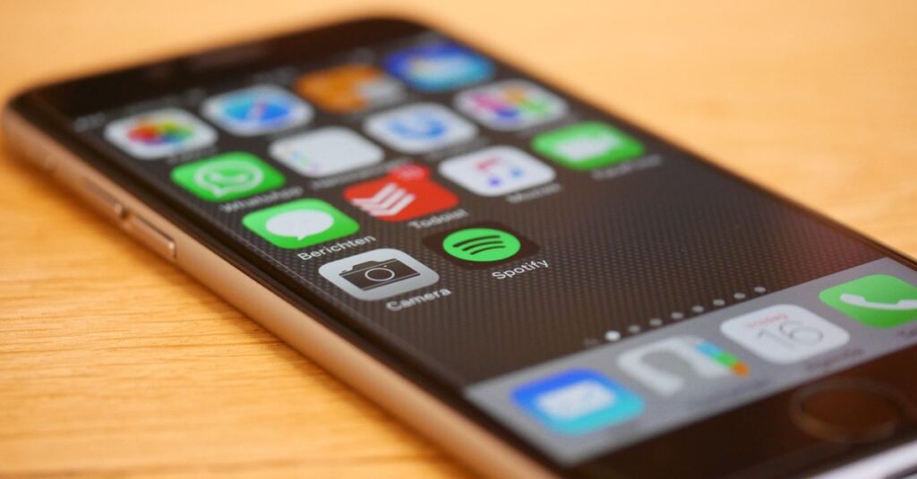 スマホアプリと物理チューナーを比較している図。使い分けのポイントを解説している。