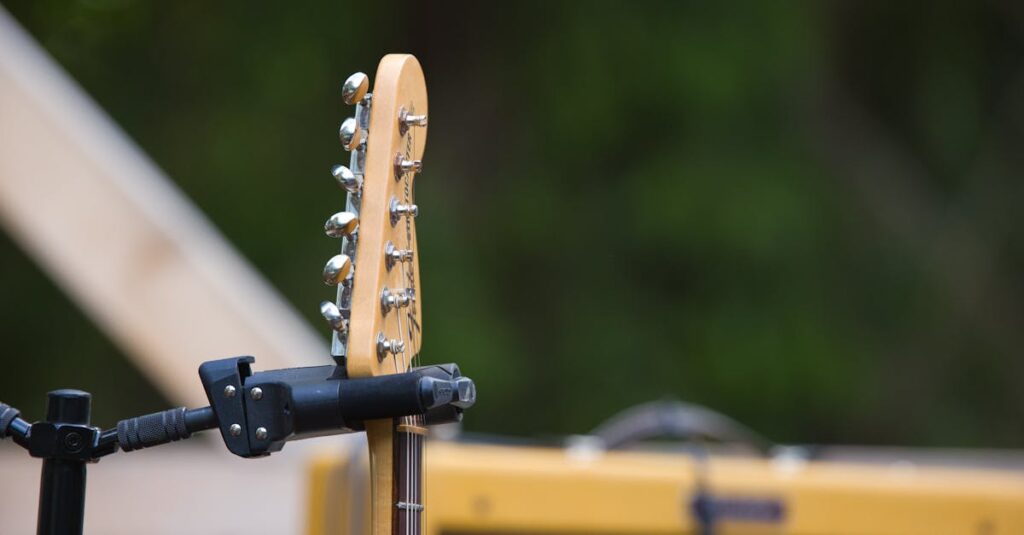 プロが使用する高精度なギターチューナー。ライブ用のペダル型や多機能モデルが並んでいる。