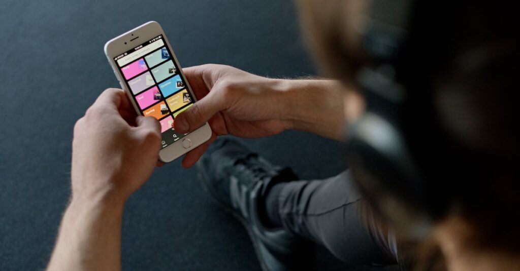 スマホアプリと物理チューナーを比較している図。使い分けのポイントを解説している。