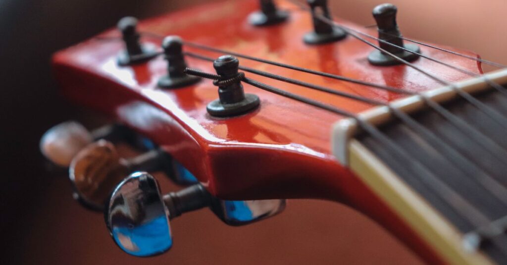 クリップ型とペダル型チューナーを併用するギタリストのセットアップ例。