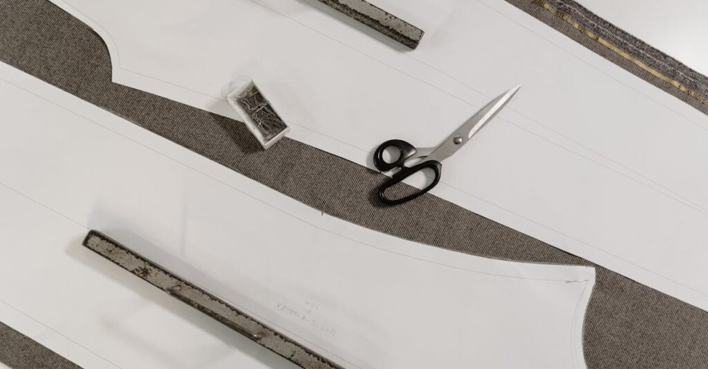 BOSS TU-3ペダル型チューナー。エフェクターボードに組み込まれた様子が確認できる。