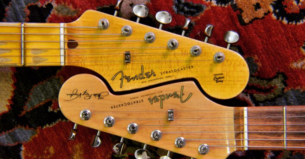使用目的と合っていないチューナーを選んで後悔しているギタリストの様子。