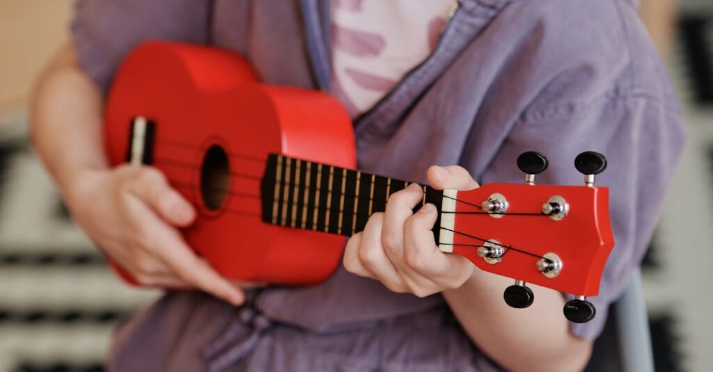 ギター初心者がカタログを見ながらセットを選んでいる様子（30代の男性）