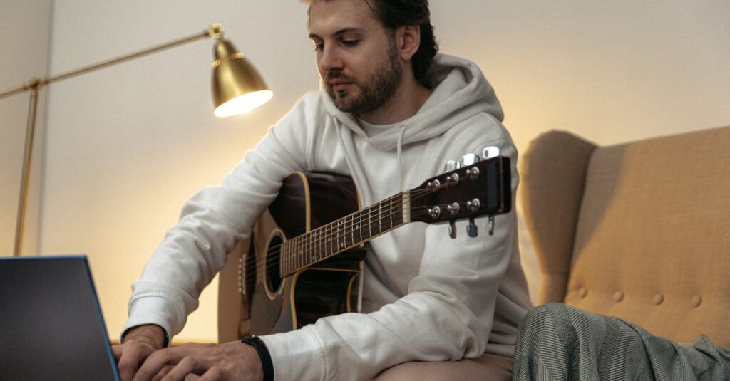 ギターチューナーの種類を示した画像。クリップ型・ペダル型・アプリ型などの違いを視覚的に説明。