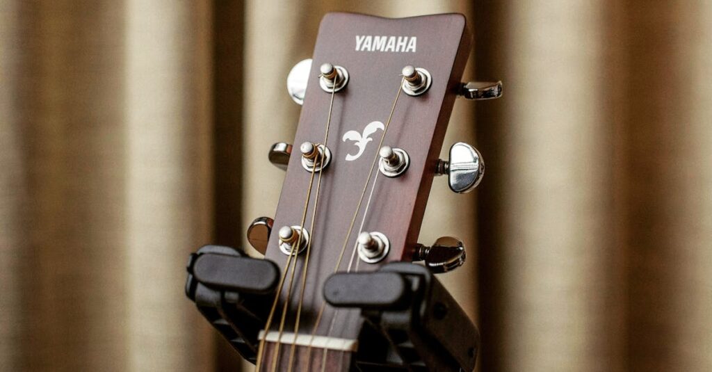 演奏シーンに応じたチューナーの使い分けを説明した図解。