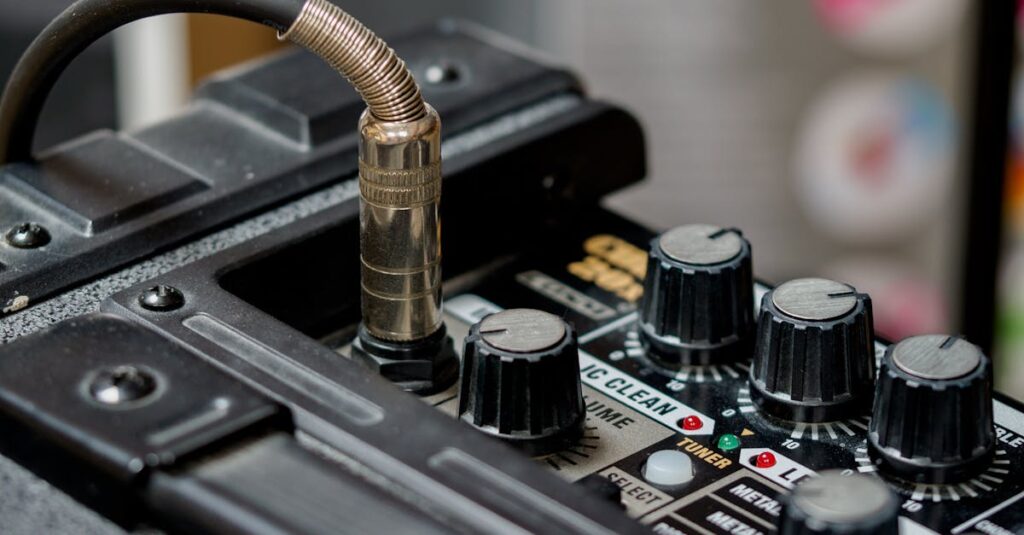 ギターケーブルの長さ、シールド構造、プラグ形状など選び方のポイントを図解したイメージ